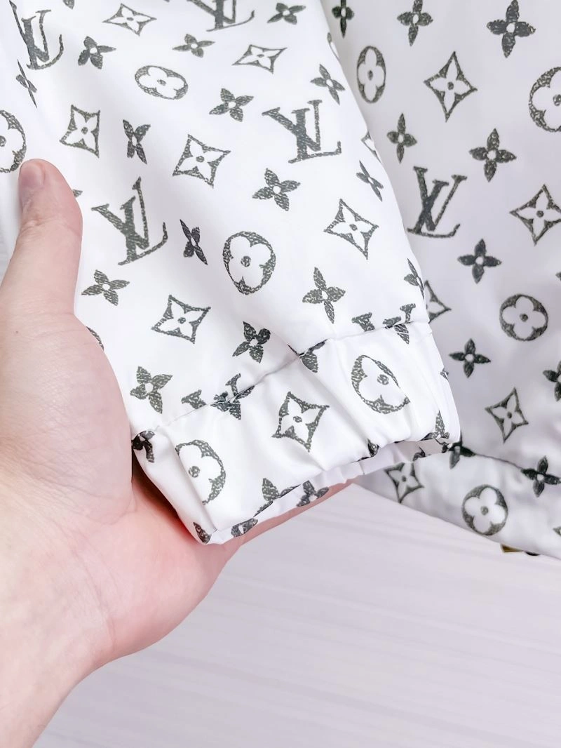 Louis Vuitton Outwear Sleek 133850