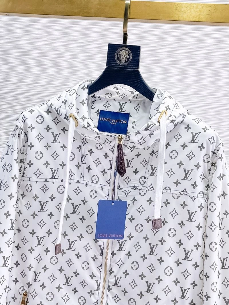 Louis Vuitton Outwear Sleek 133850