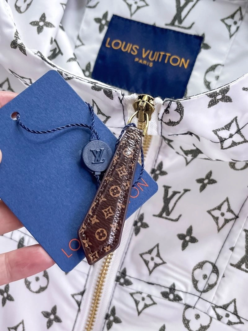 Louis Vuitton Outwear Sleek 133850