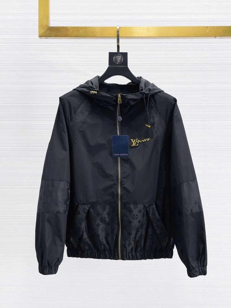 Unisex Louis Vuitton Outwear 133843