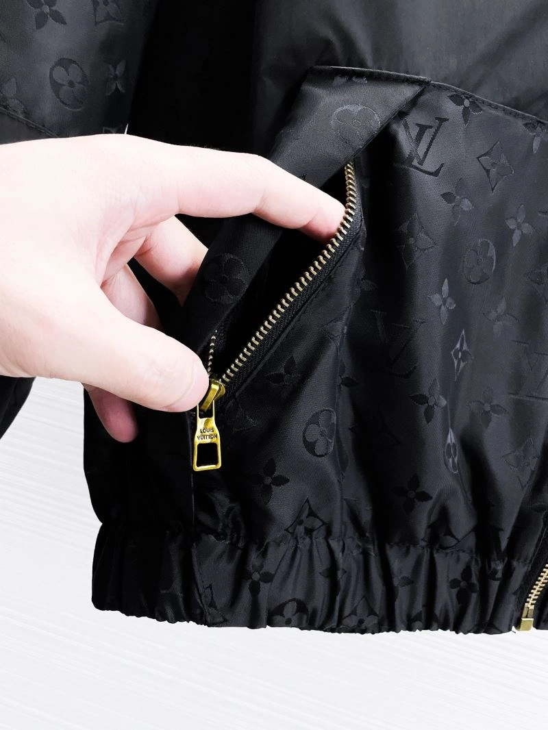 Unisex Louis Vuitton Outwear 133843