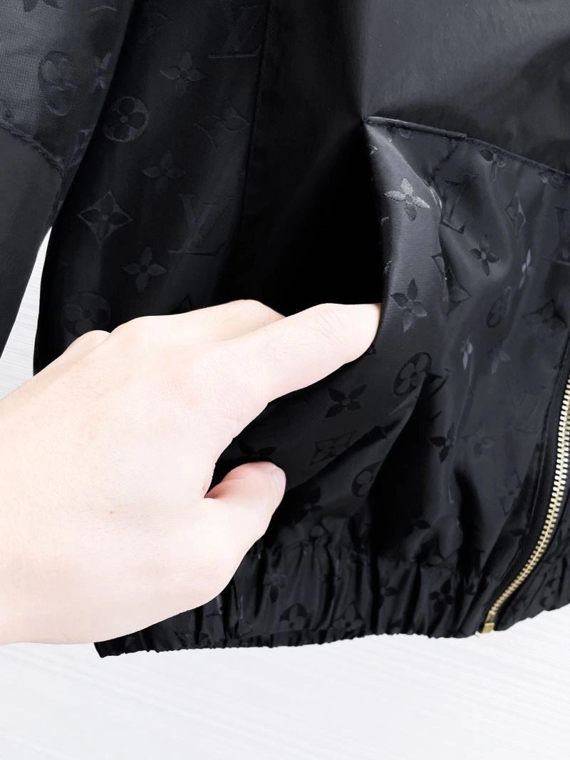 Unisex Louis Vuitton Outwear 133843