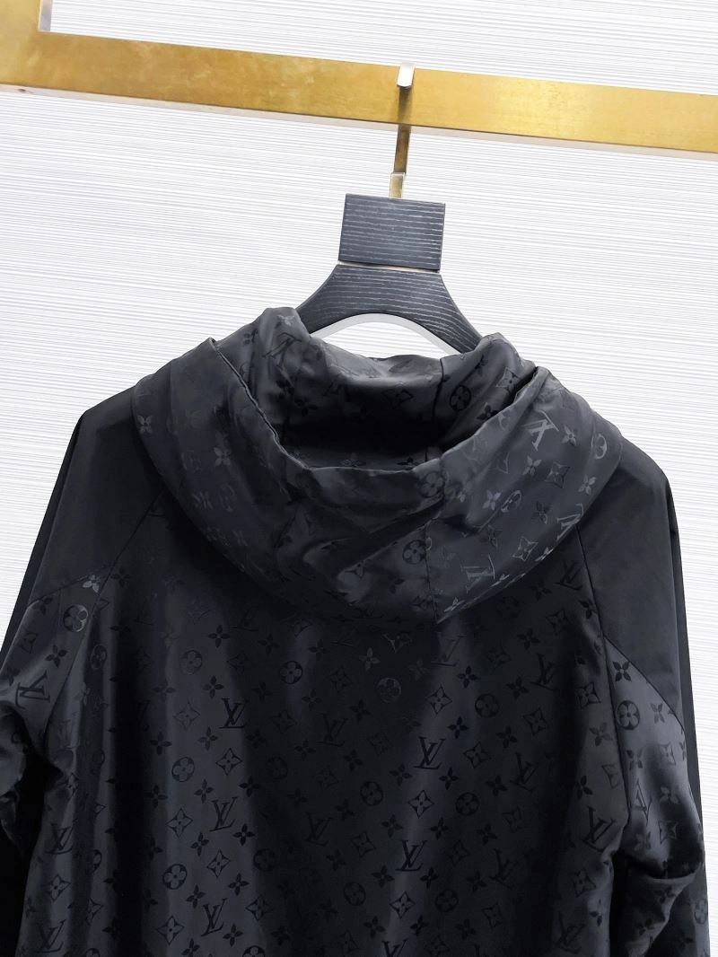 Unisex Louis Vuitton Outwear 133843