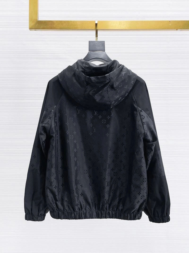 Unisex Louis Vuitton Outwear 133843