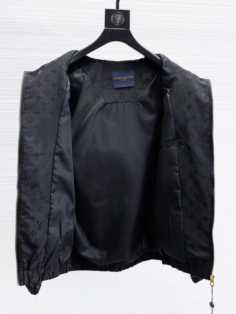 Unisex Louis Vuitton Outwear 133843