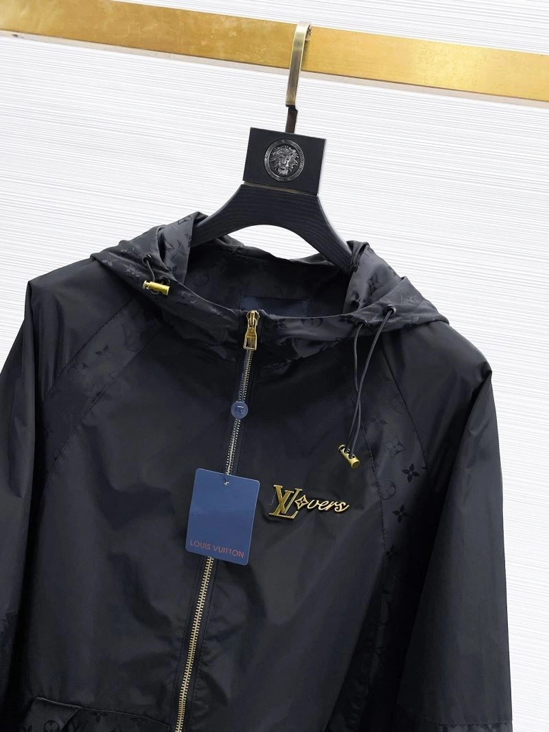 Unisex Louis Vuitton Outwear 133843