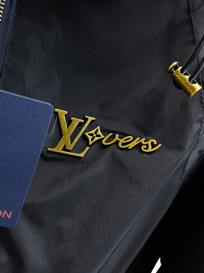 Unisex Louis Vuitton Outwear 133843