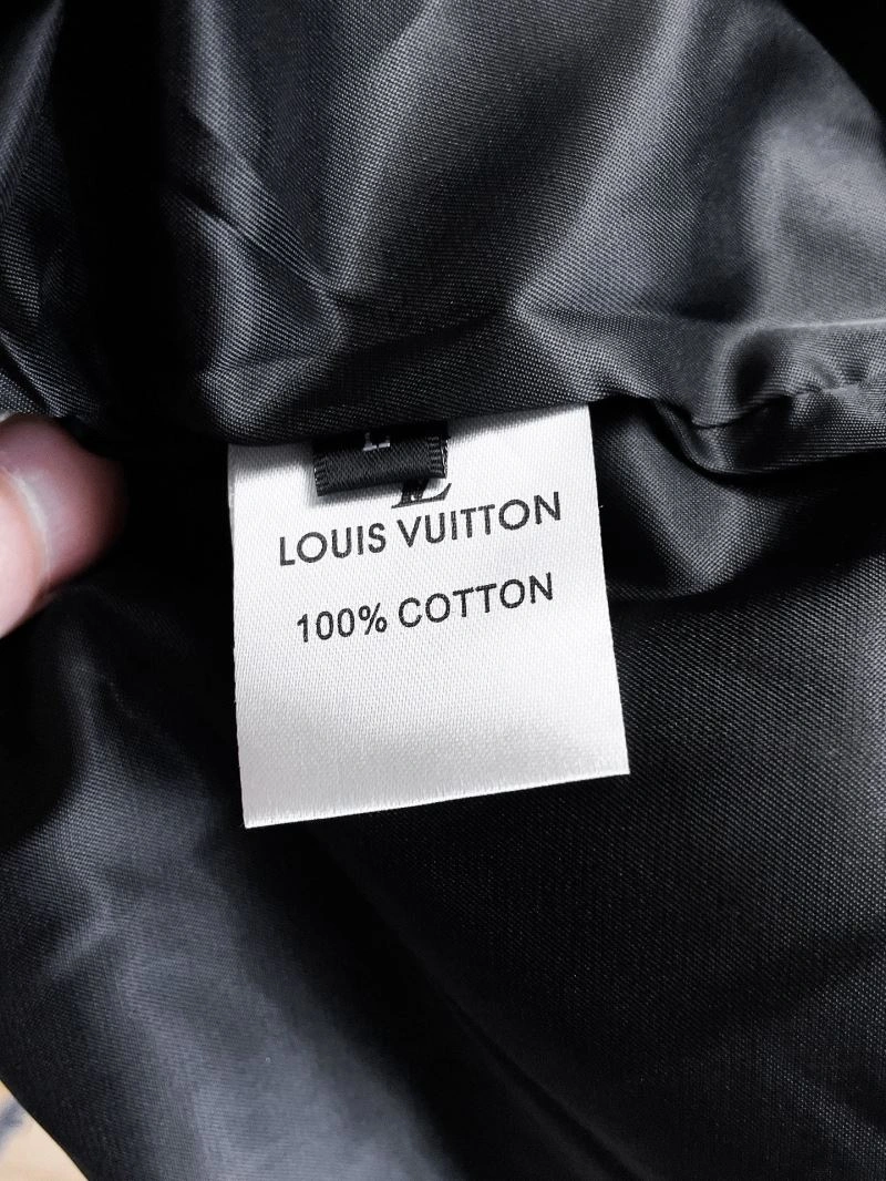Unisex Louis Vuitton Outwear 133843