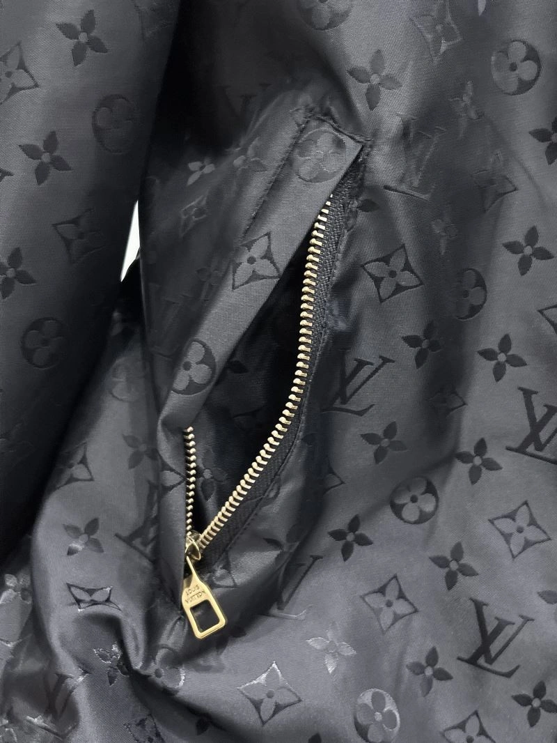 Louis Vuitton Outwear MultiPurpose 133824