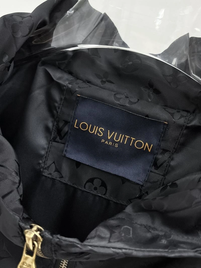 Louis Vuitton Outwear MultiPurpose 133824