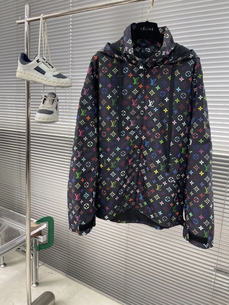 Effortless Louis Vuitton Outwear 133808