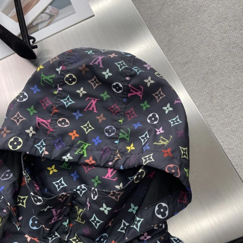 Effortless Louis Vuitton Outwear 133808