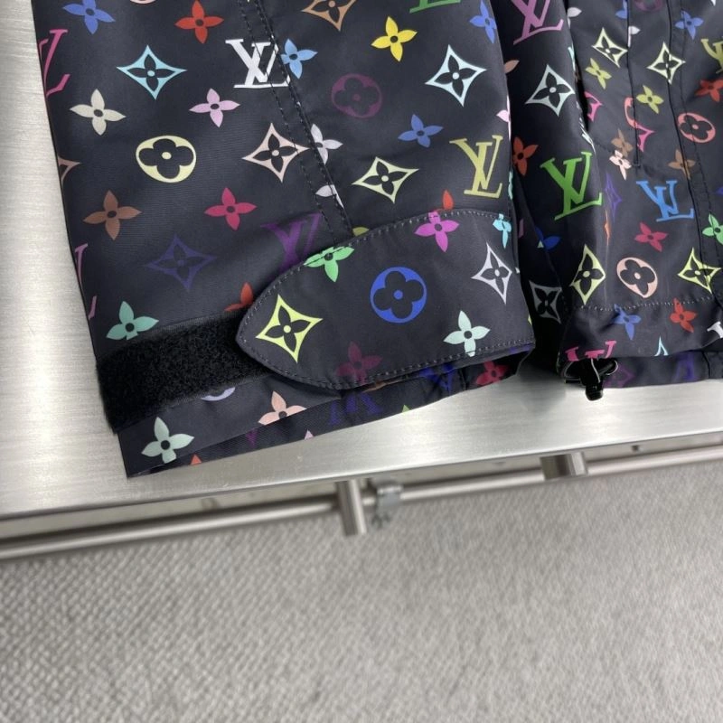 Effortless Louis Vuitton Outwear 133808