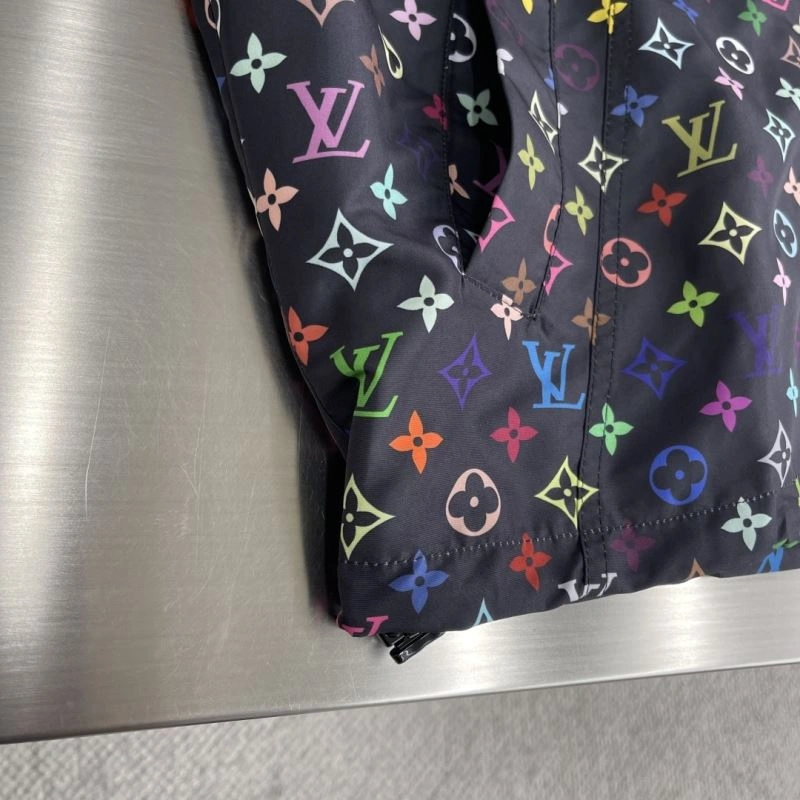 Effortless Louis Vuitton Outwear 133808