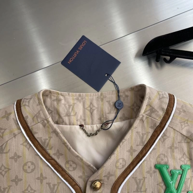 Louis Vuitton Outwear Trendsetting 133810