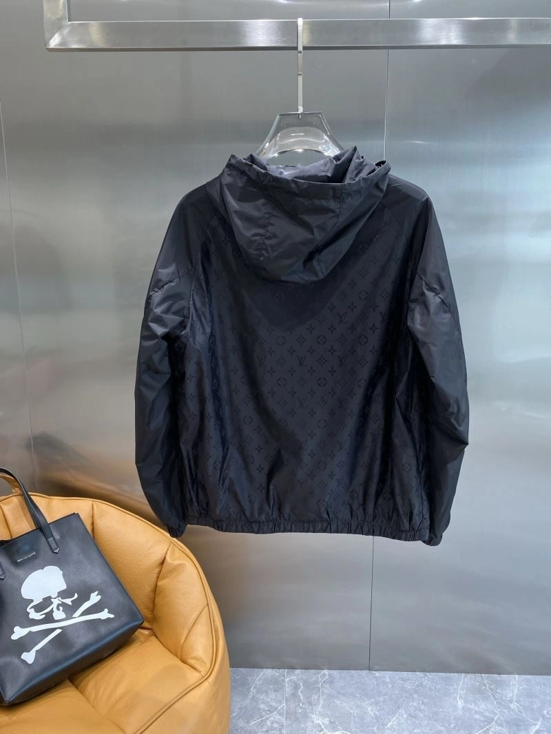 Tailored Louis Vuitton Outwear 133820