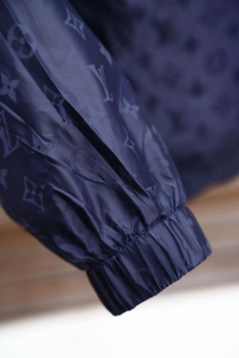 Louis Vuitton Outwear Resilient 133825