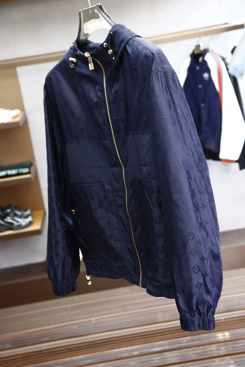 Louis Vuitton Outwear Resilient 133825