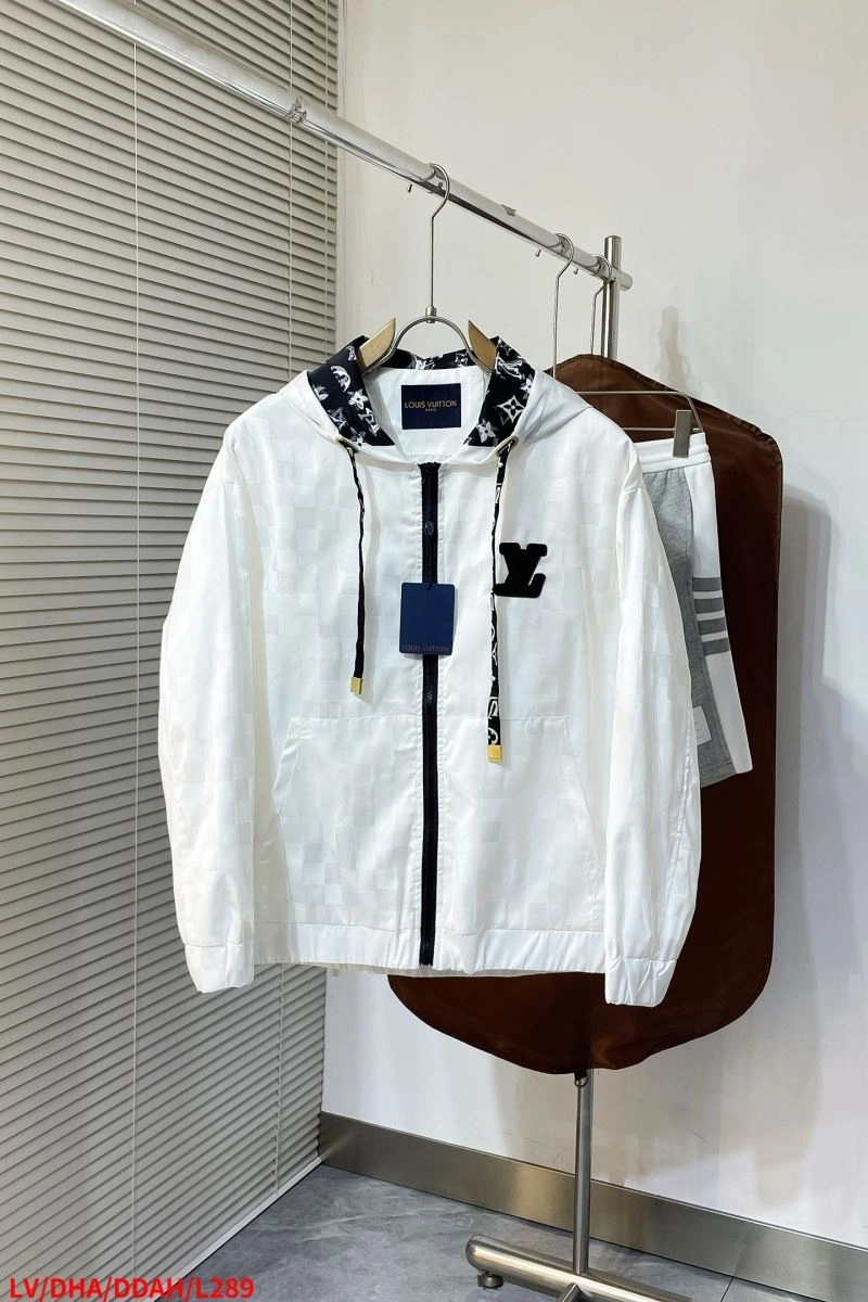 Chic Louis Vuitton Outwear 133830