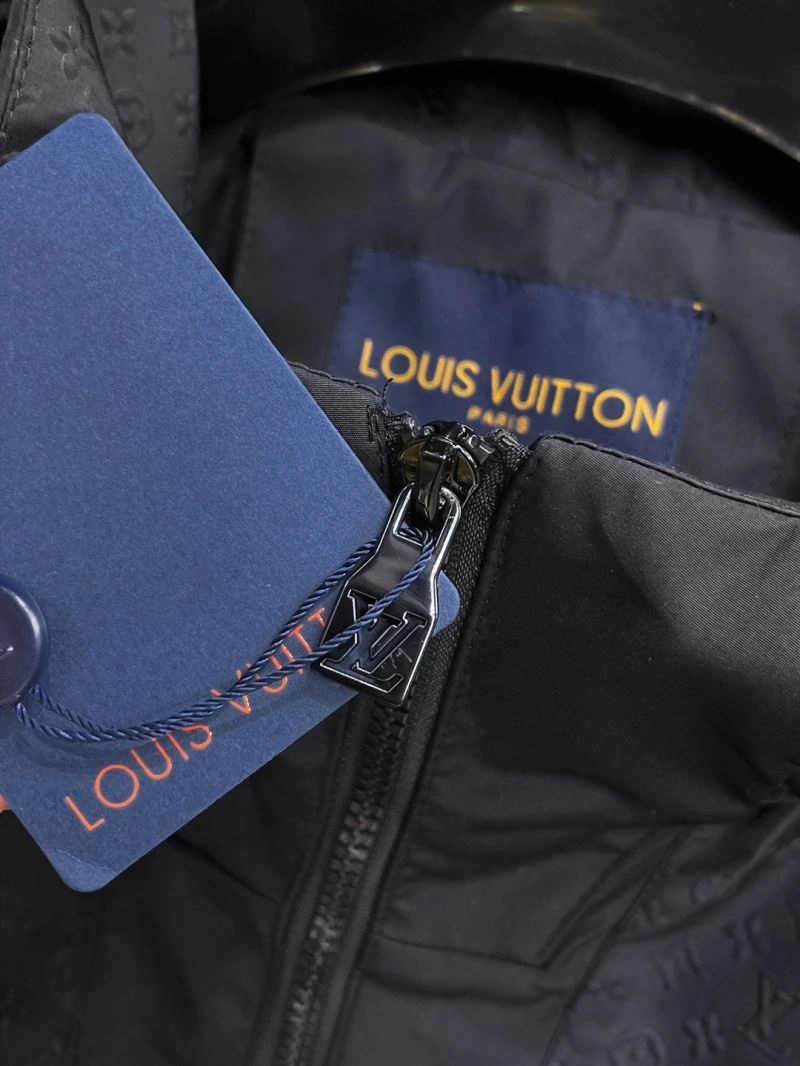 Original Louis Vuitton Outwear 133829