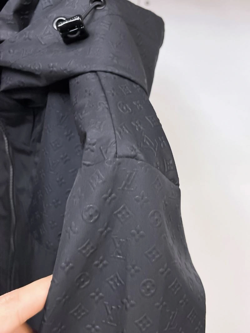 Original Louis Vuitton Outwear 133829