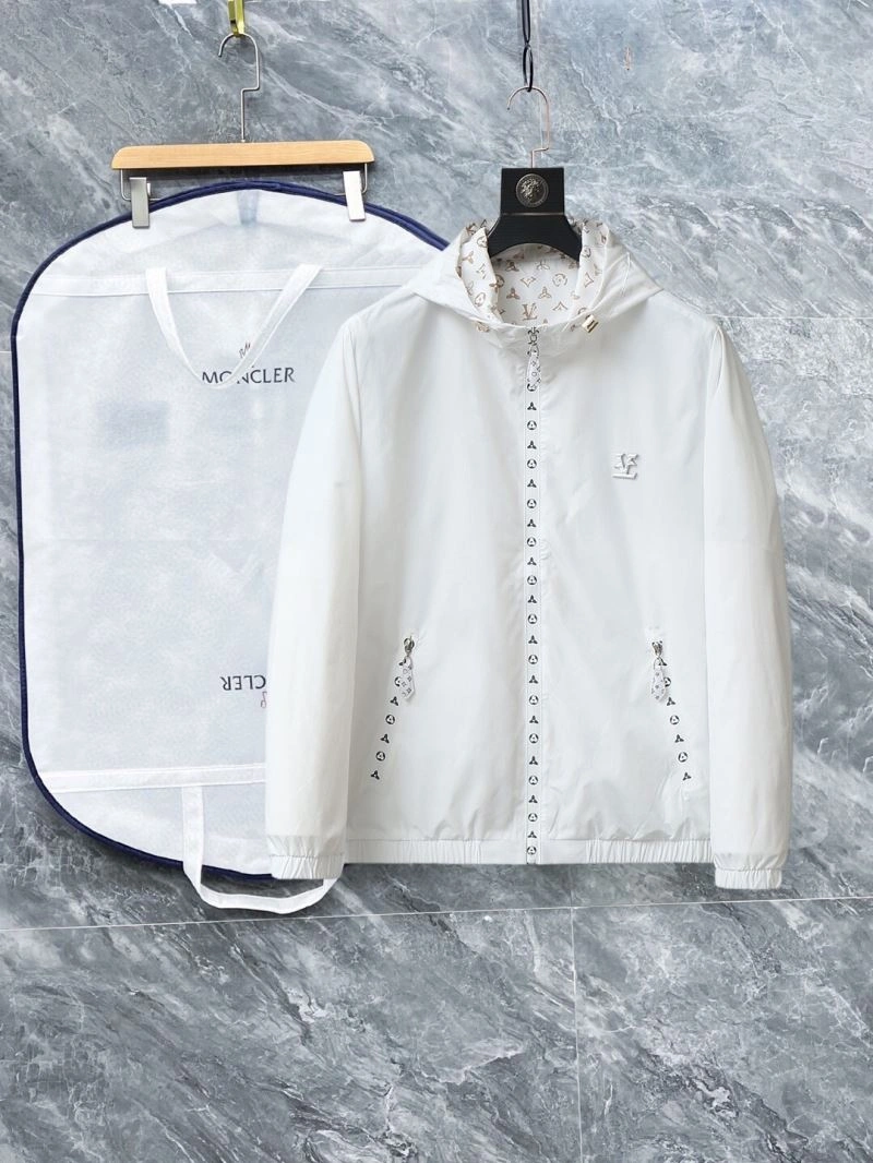 Stretchable Louis Vuitton Outwear 133798