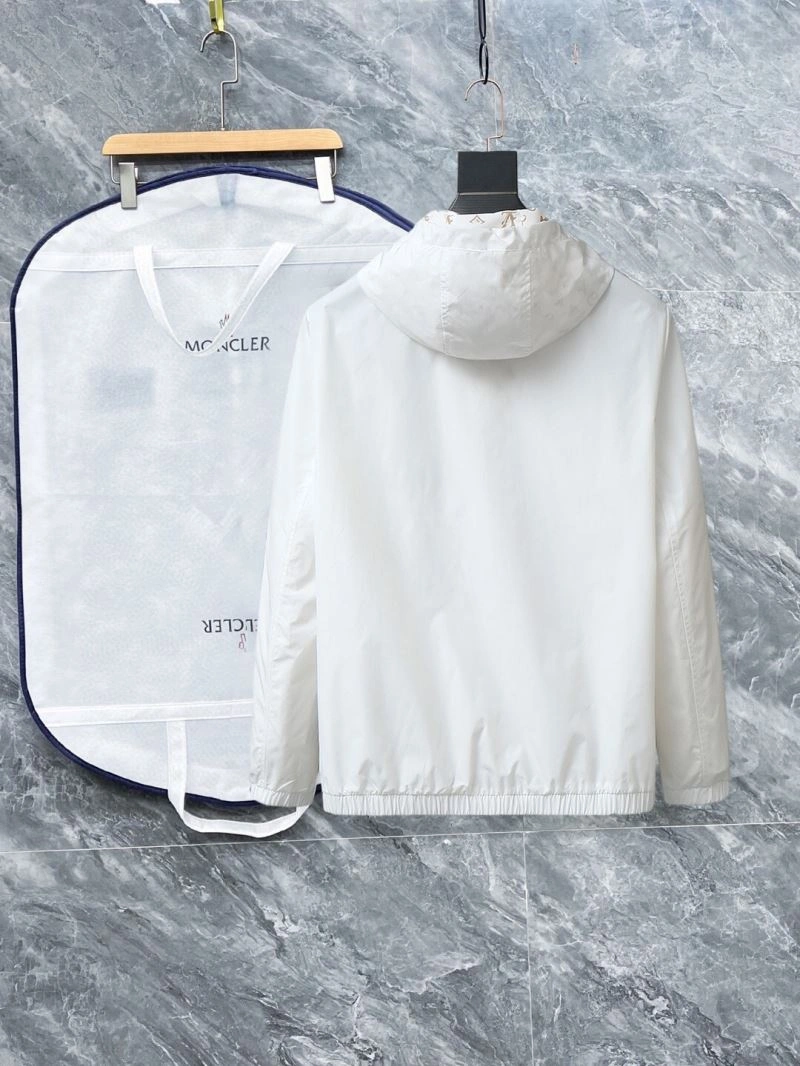 Stretchable Louis Vuitton Outwear 133798