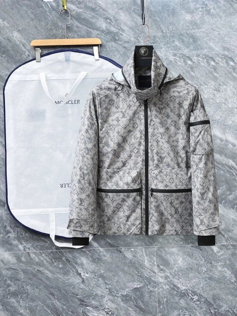 Seasonal Louis Vuitton Outwear 133801
