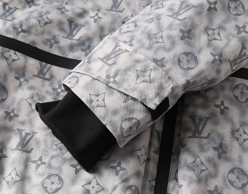 Seasonal Louis Vuitton Outwear 133801