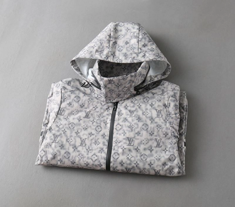 Seasonal Louis Vuitton Outwear 133801