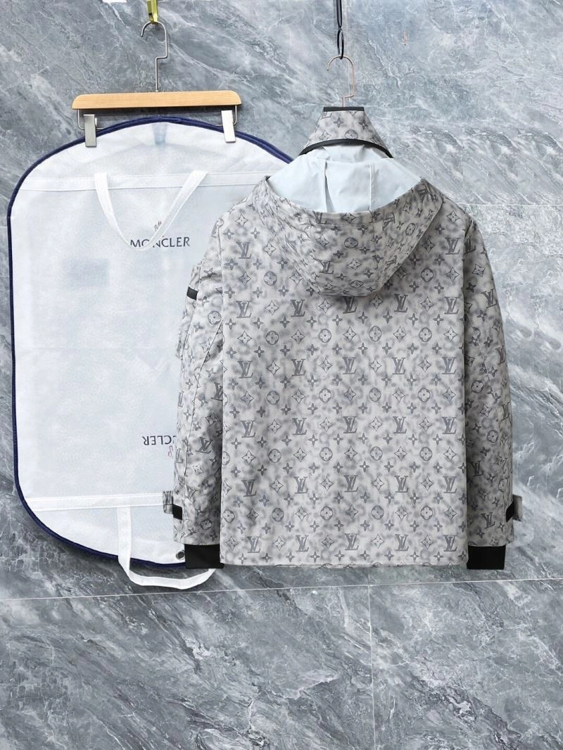 Seasonal Louis Vuitton Outwear 133801