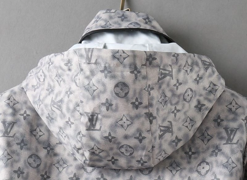Seasonal Louis Vuitton Outwear 133801