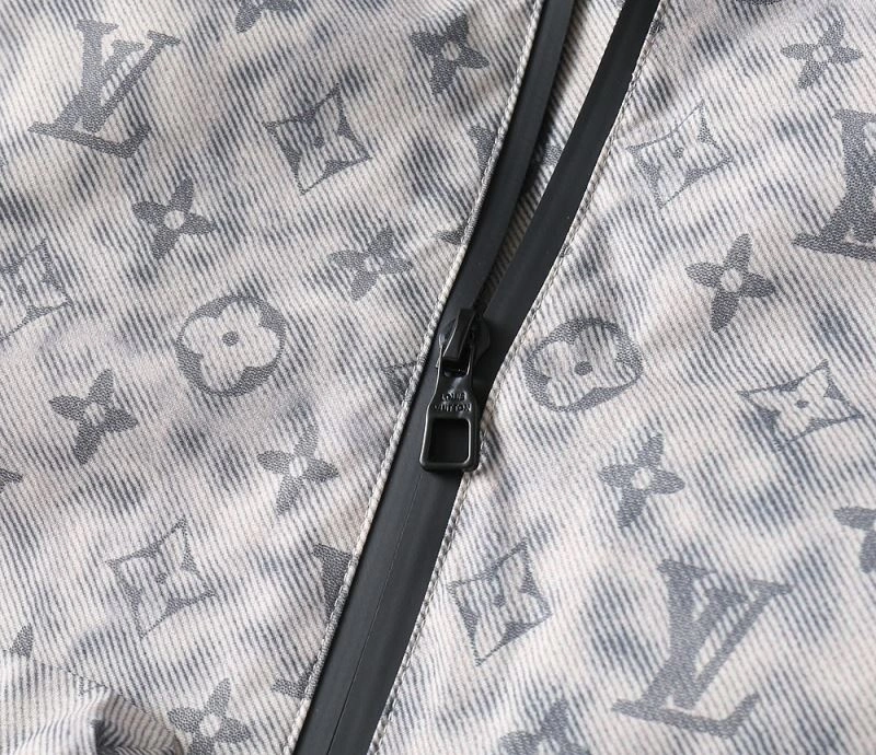 Seasonal Louis Vuitton Outwear 133801