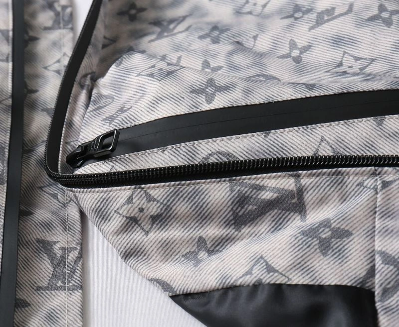 Seasonal Louis Vuitton Outwear 133801