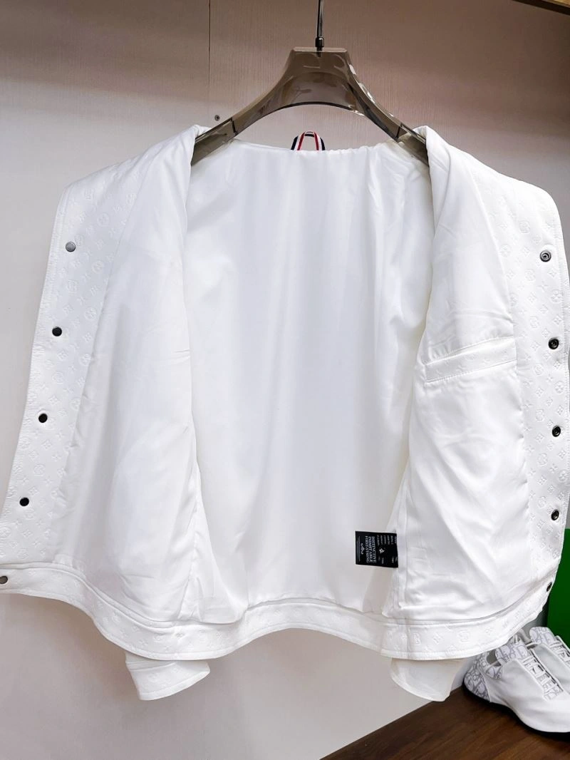 Timeless Louis Vuitton Outwear 133804
