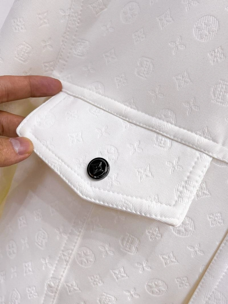 Timeless Louis Vuitton Outwear 133804