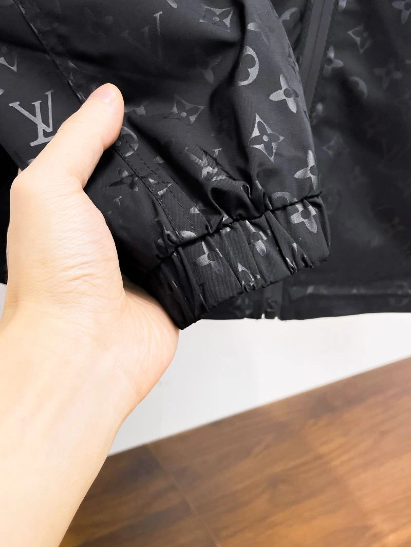 Louis Vuitton Outwear Stretchable 133784