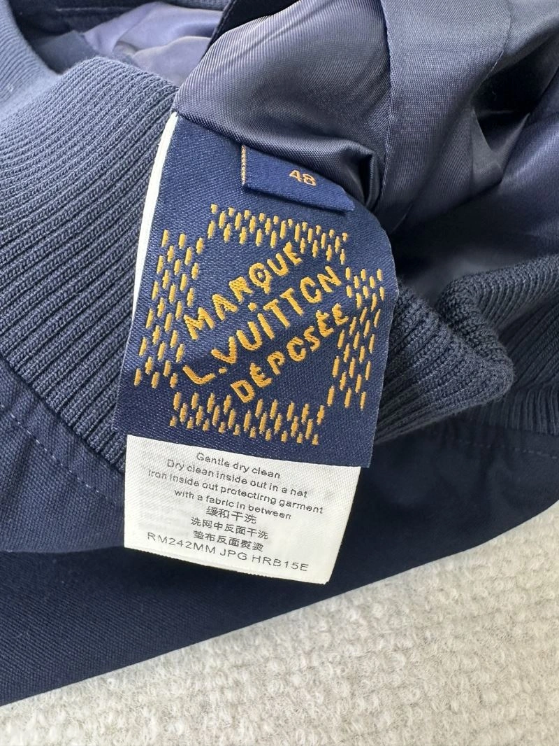 Louis Vuitton Outwear Sporty 133783