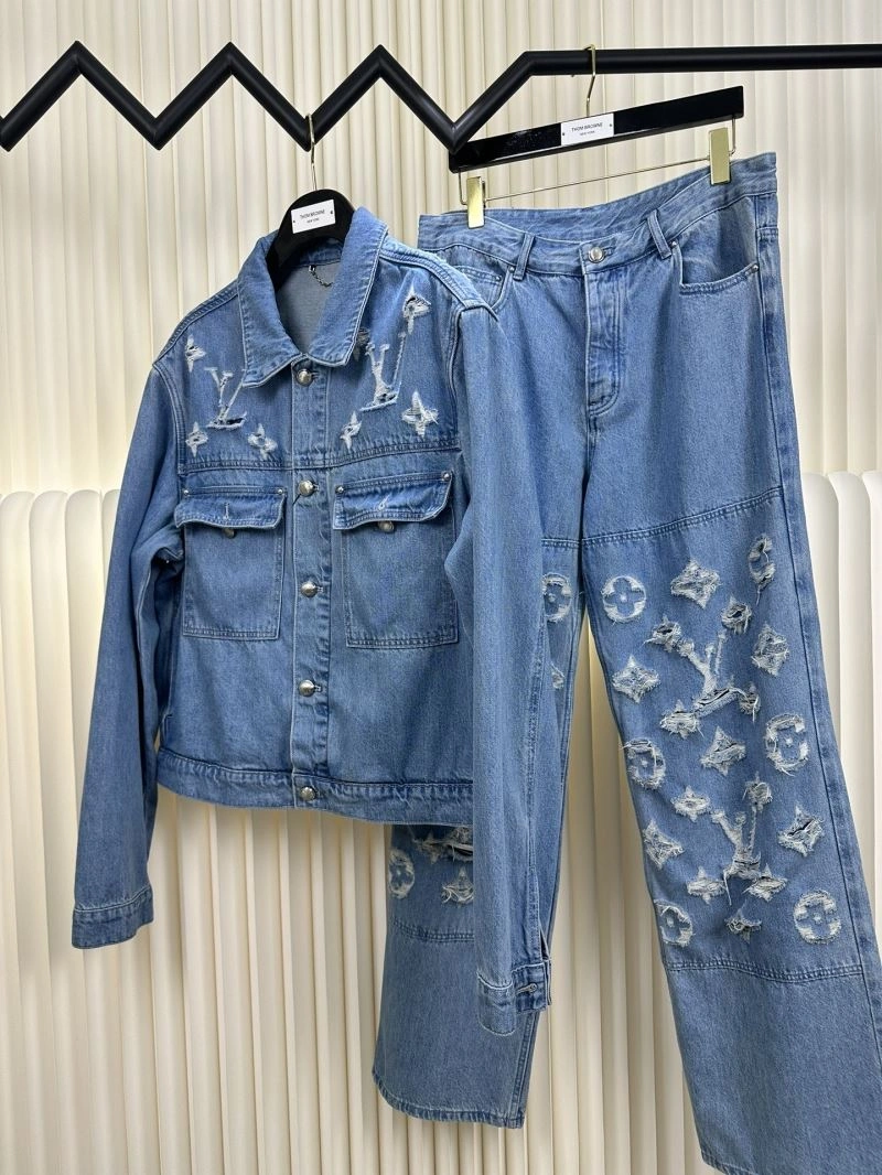 EyeCatching Louis Vuitton Outwear 132978