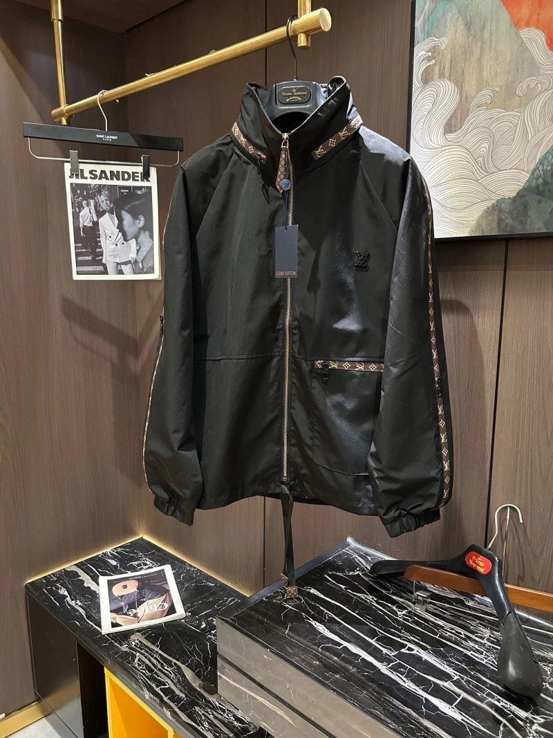 Seasonal Louis Vuitton Outwear 132975