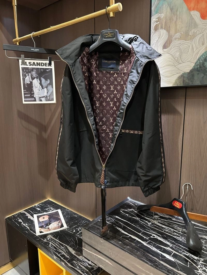 Seasonal Louis Vuitton Outwear 132975