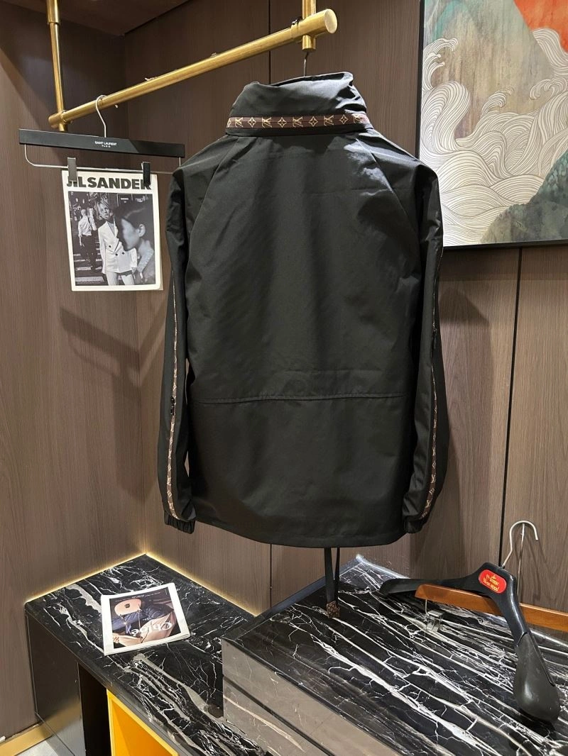 Seasonal Louis Vuitton Outwear 132975