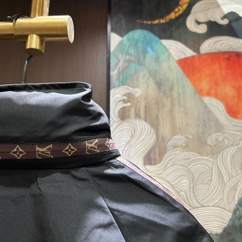 Seasonal Louis Vuitton Outwear 132975