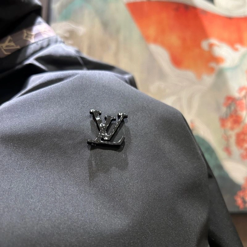 Seasonal Louis Vuitton Outwear 132975