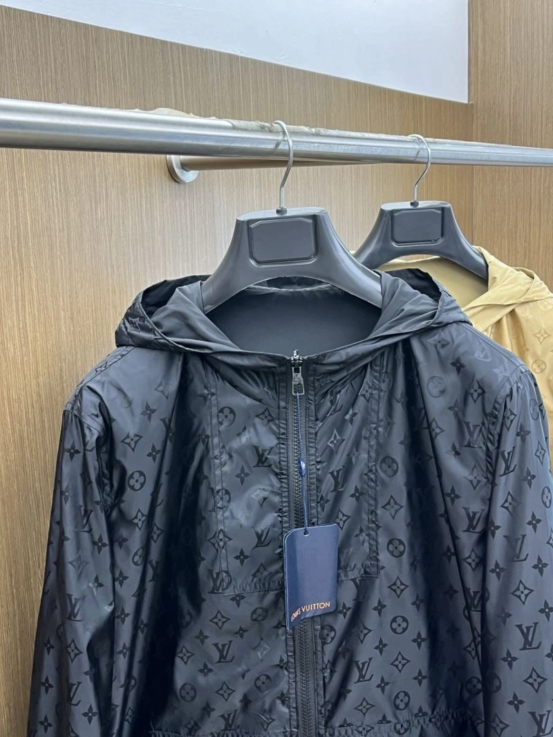 Louis Vuitton Outwear Durable 132958