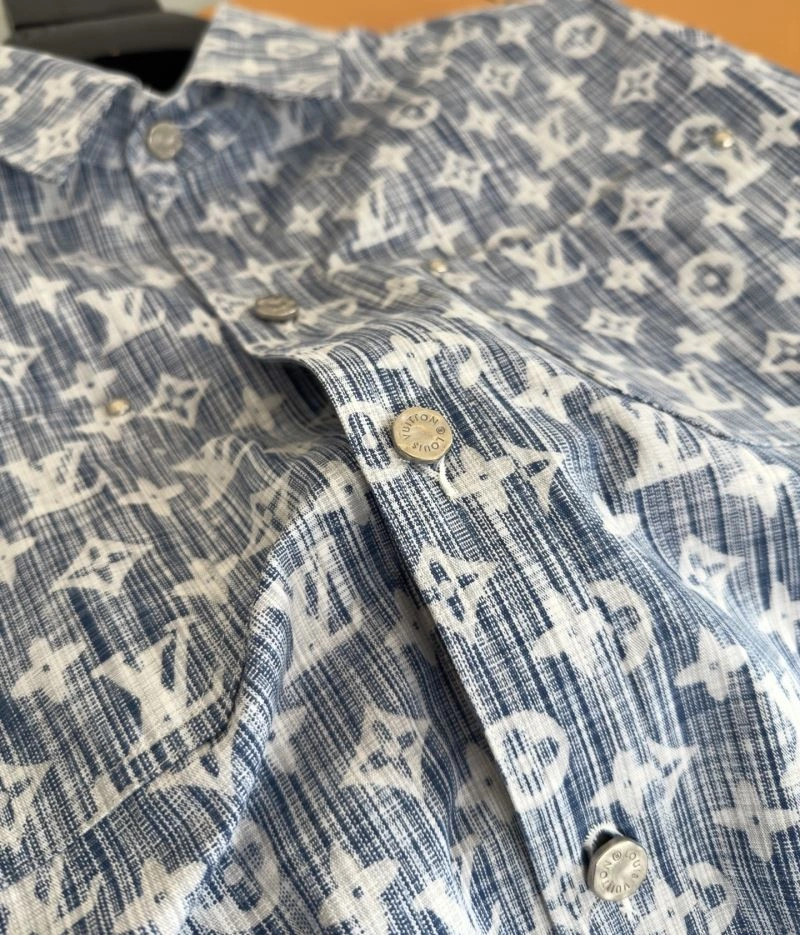 Breathable Louis Vuitton Outwear 132970
