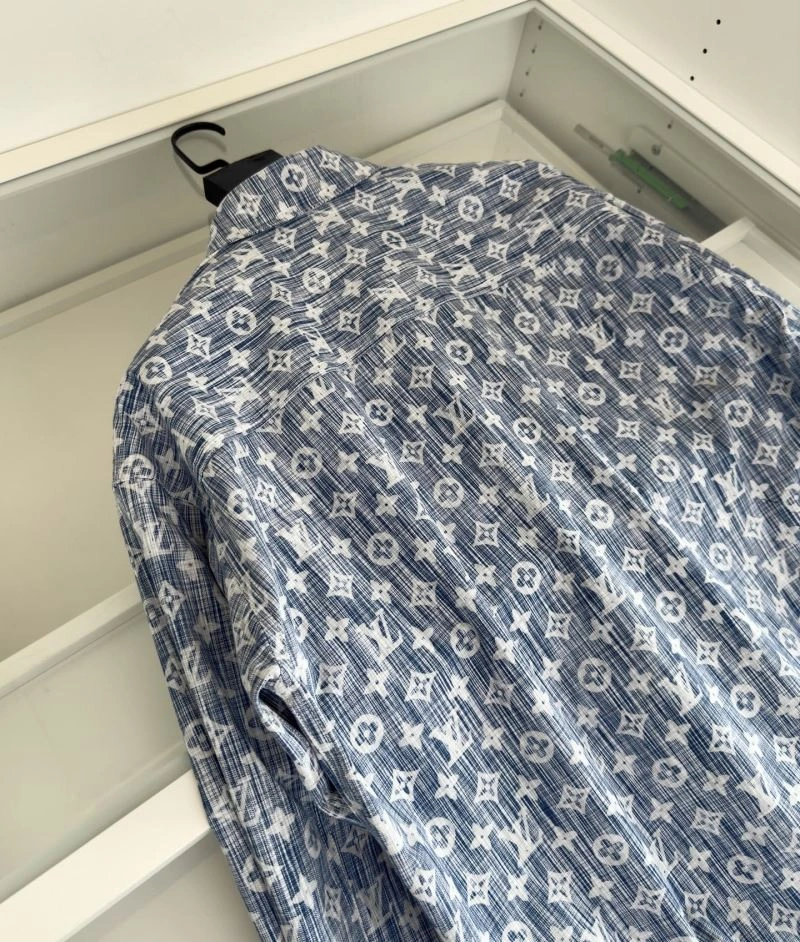 Breathable Louis Vuitton Outwear 132970