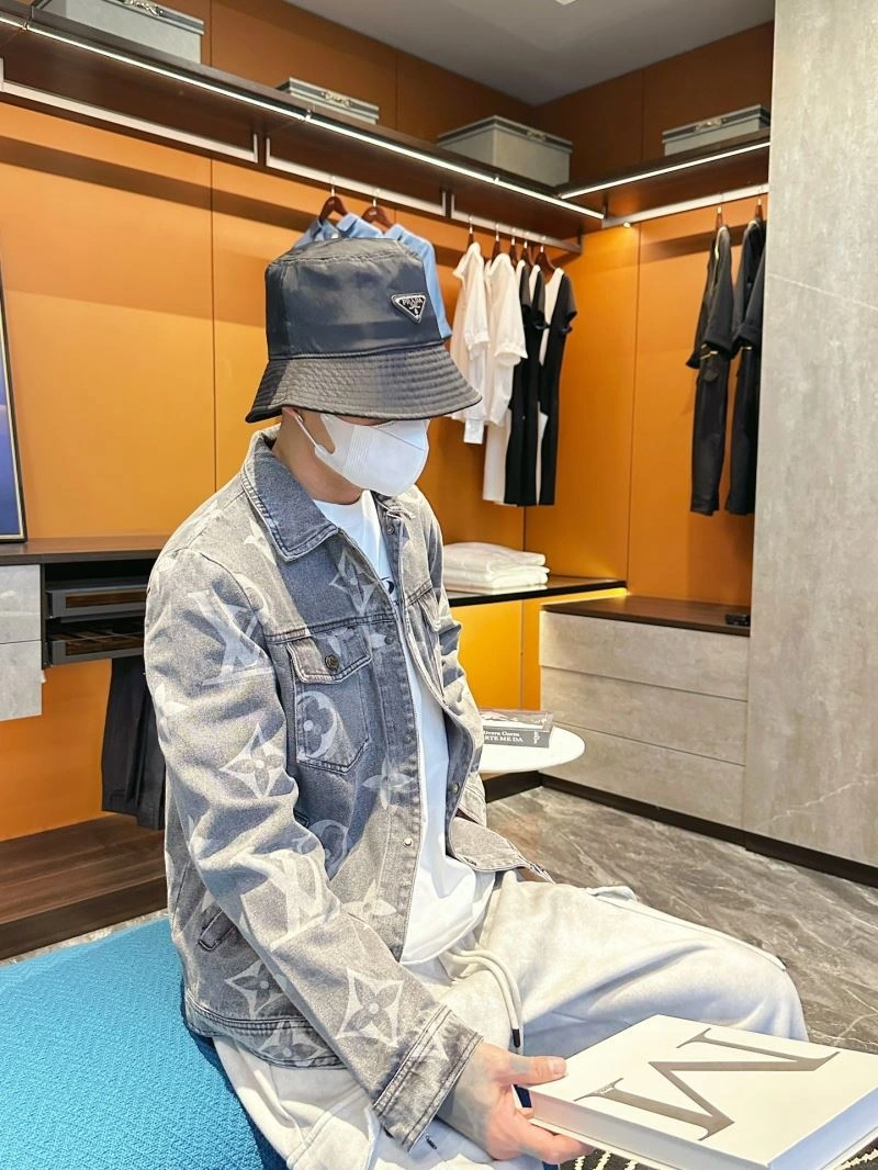 Louis Vuitton Outwear Resilient 132955