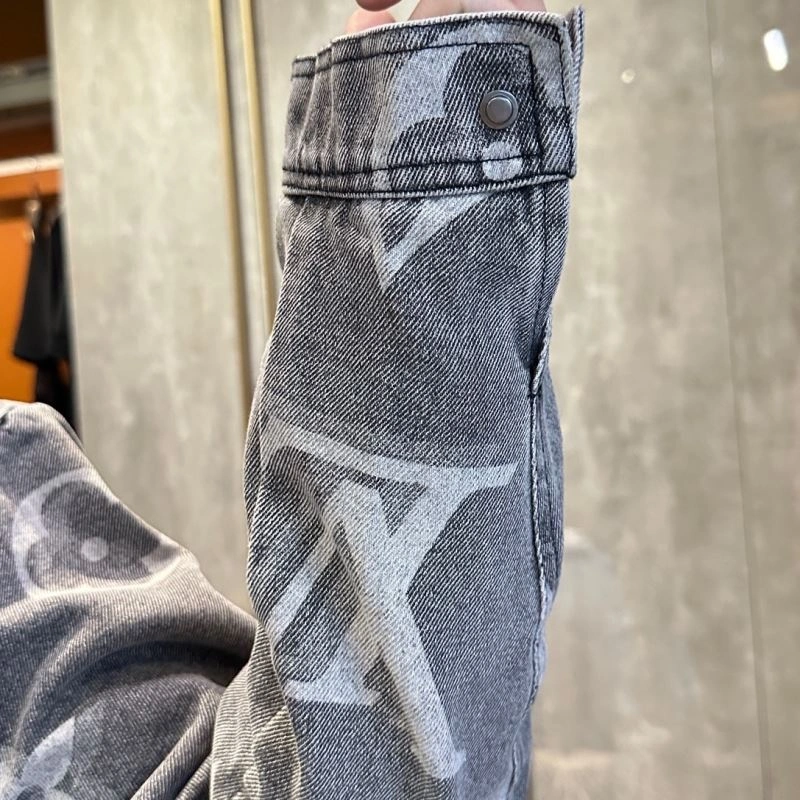 Louis Vuitton Outwear Resilient 132955