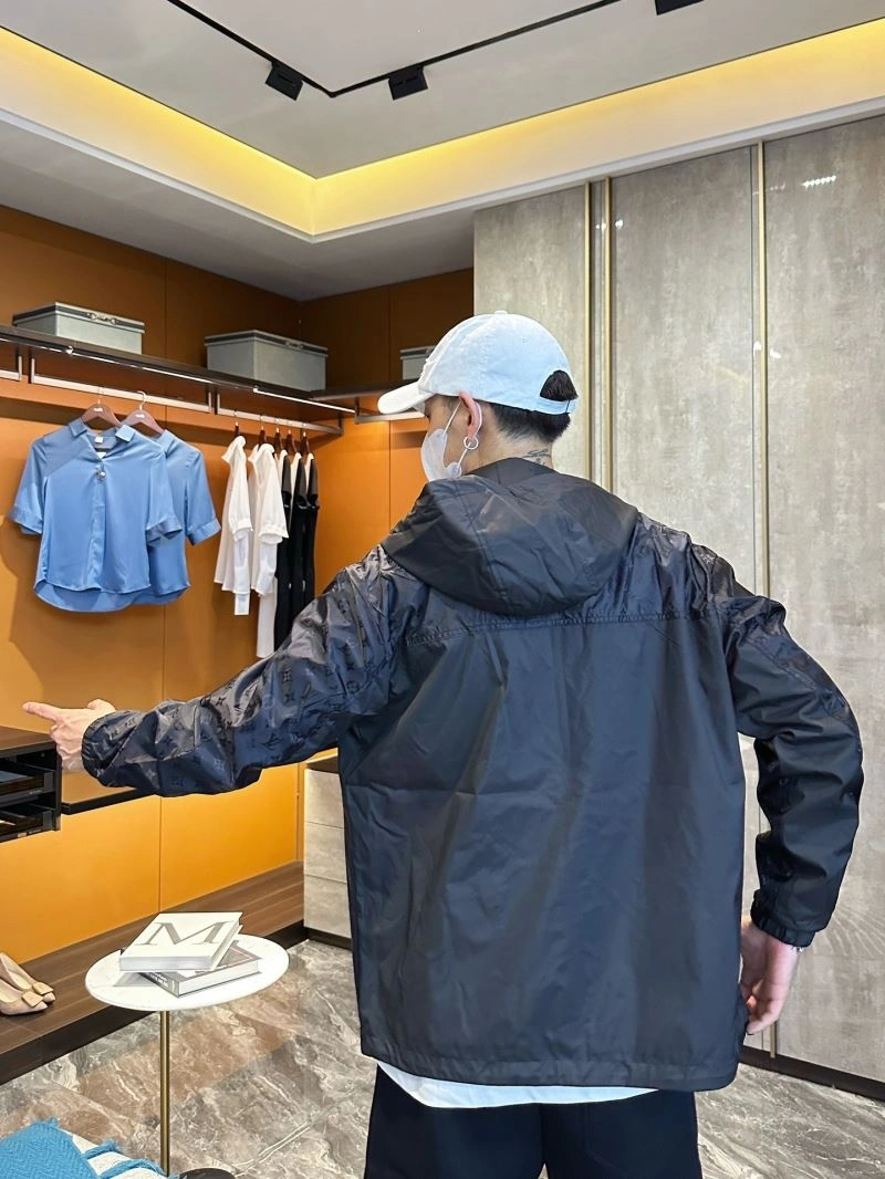 Fashionable Louis Vuitton Outwear 132969